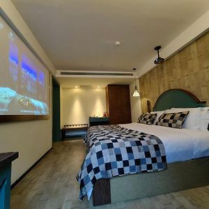 Deluxe cinema king room
